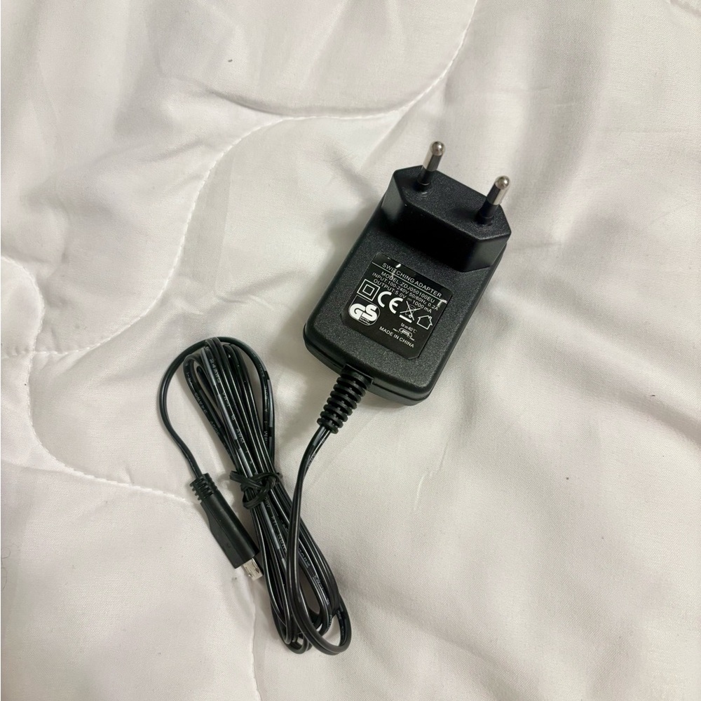Universal Micro-USB Wall Charger – EU Plug, 5V Power Adapter with Cable